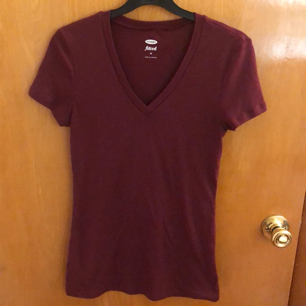 Old Navy Maroon V-Neck Fitted Tee - Size M